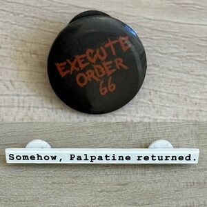 Bundle of (2) ‼️ Star Wars Pins